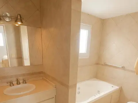 Casa en Alquiler al Norte