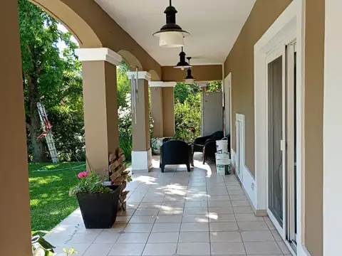 Casa 5 ambientes con 4 baños