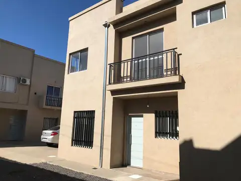 Depto Tipo Casa en Alquiler de 3 ambientes