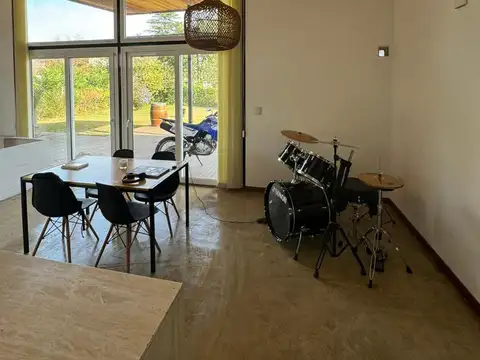 VENTA CASA DE DOS DORMITORIOS CON PILETA EN JOAQUIN GORINA