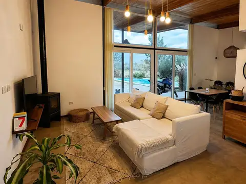 VENTA CASA DE DOS DORMITORIOS Y PILETA EN JOAQUIN GORINA