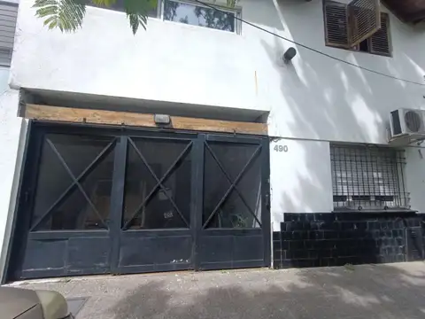 Casa 4 ambientes con pileta. Banfield Oeste