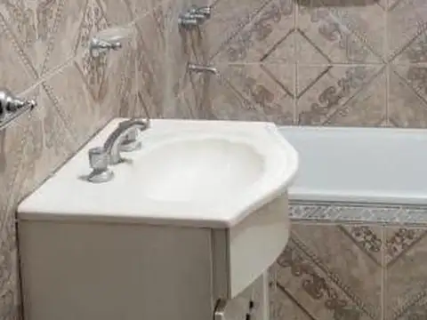 Casa en venta - 2 Dormitorios 1 Baño - Cochera - 240Mts2 - Los Polvorines