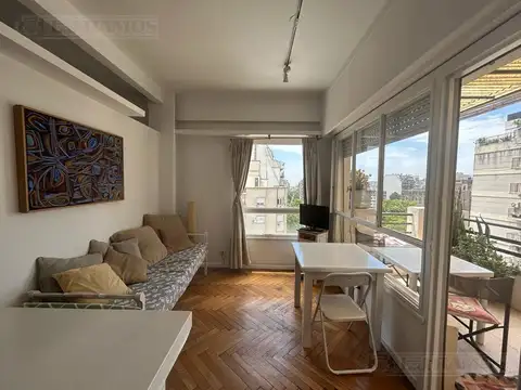 Av. Pueyrredón y French. Ideal Pied a terre. Piso alto vista abierta.
