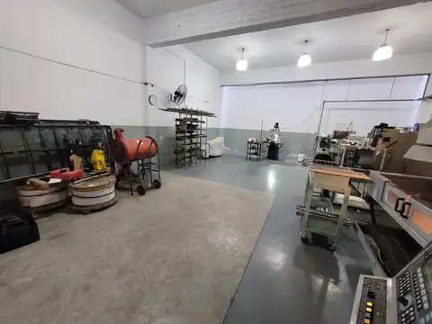 VENTA DEPOSITO OFICINAS Y DEPTO CON TERRAZA V LURO