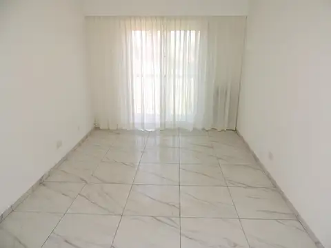 Alquiler amplio departamento 2 ambientes completamente reciclado con balcón, Saavedra. E-FURIO.