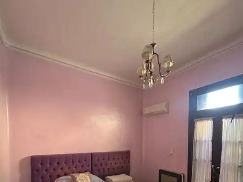 CASA EN VENTA 5 DORM. CON PATIO BARRIO LOURDES
