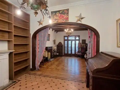 Casa 9 ambientes con 3 baños