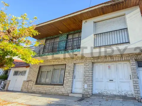 Venta de casa 4 ambientes, mas depto de 3 ambientes, San José, Mar del Plata.