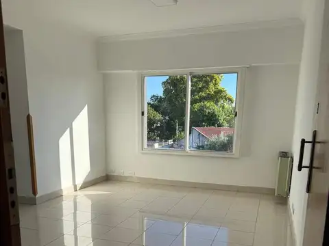 Venta de Departamento de 4 amb. en Mataderos