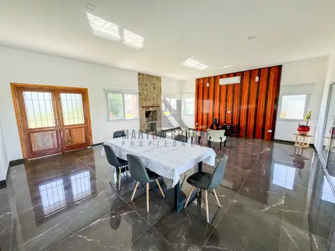 Casa 5 ambientes con 3 baños