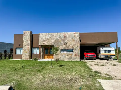 Casa  en Alquiler en Medal CC, Pilar, G.B.A. Zona Norte