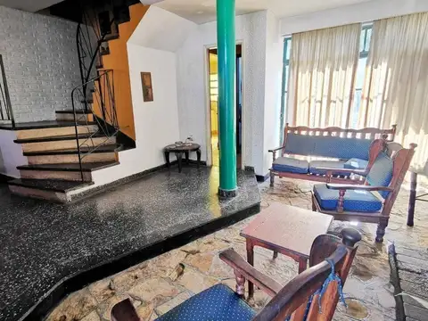 Casa 5 ambientes con 1 baño