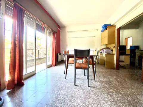 Casa   3 deptos   patio   cochera   terraza - lote propio