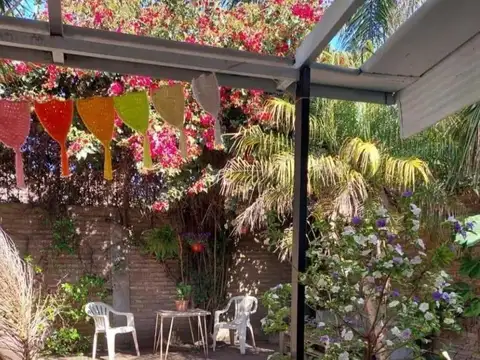 Casa en venta - 2 Dormitorios 1 Baño - Cochera - 200Mts2 - Ituzaingó