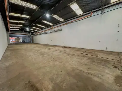 Galpon en Alquiler 8  mts Frente