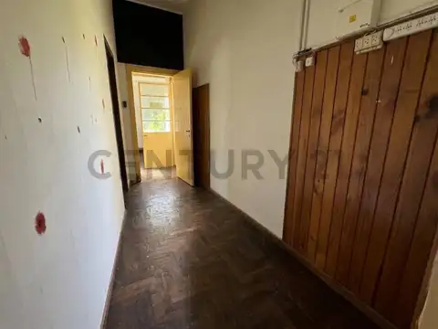 VENTA casa 5 ambientes con doble cochera y fondo APTO CRÉDITO - Llavallol, Lomas de Zamora