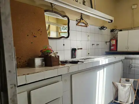 Imponente casa de estilo, EN 2 Plantas,  con parque  - 4 dormitorios