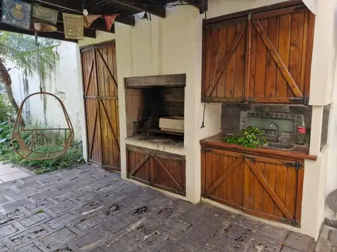 Casa en Venta con 2 cocheras
