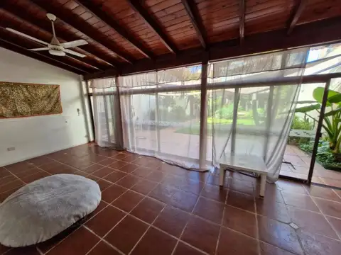 Casa 9 ambientes con 5 baños