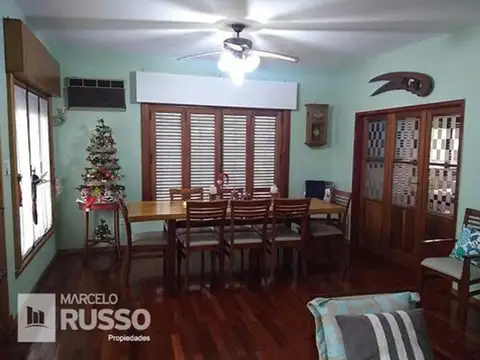 Casa en Venta con 2 cocheras