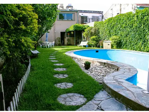 Casa en Venta con 4 cocheras