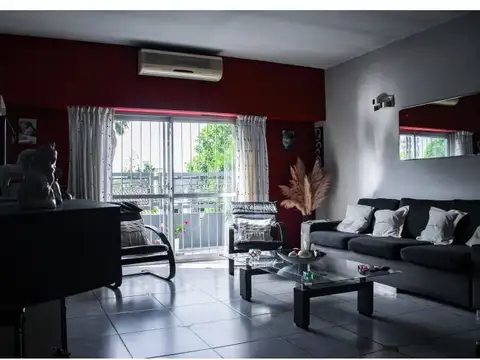 Excelente inmueble en venta con local comercial