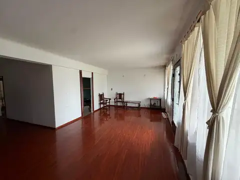 Casa 6 ambientes con 3 baños