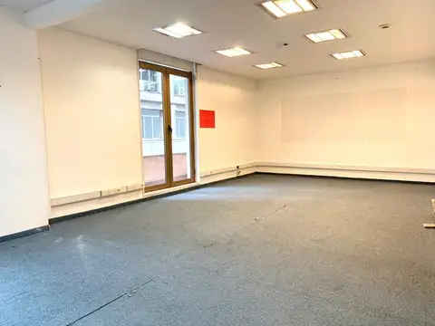 Alquiler piso de oficinas 5 despachos con balcón en Microcentro