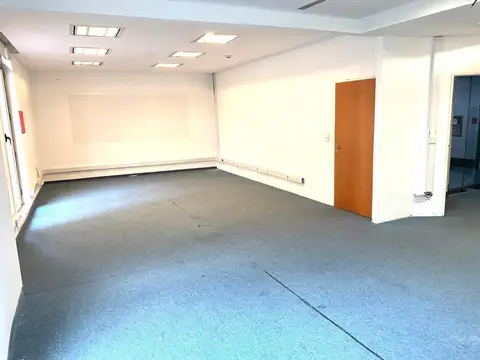 Alquiler piso de oficinas 5 despachos con balcón en Microcentro