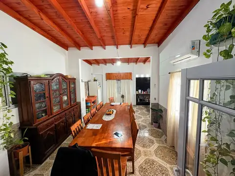 Casa 4 ambientes con 2 baños