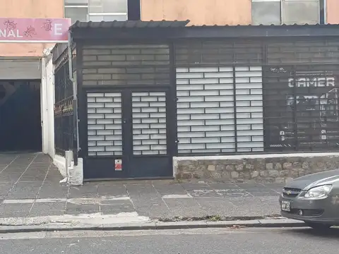 Lote con garage 100 autos y local en funcionamiento