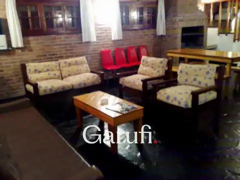 Casa en Alquiler Temporal con 1 cochera