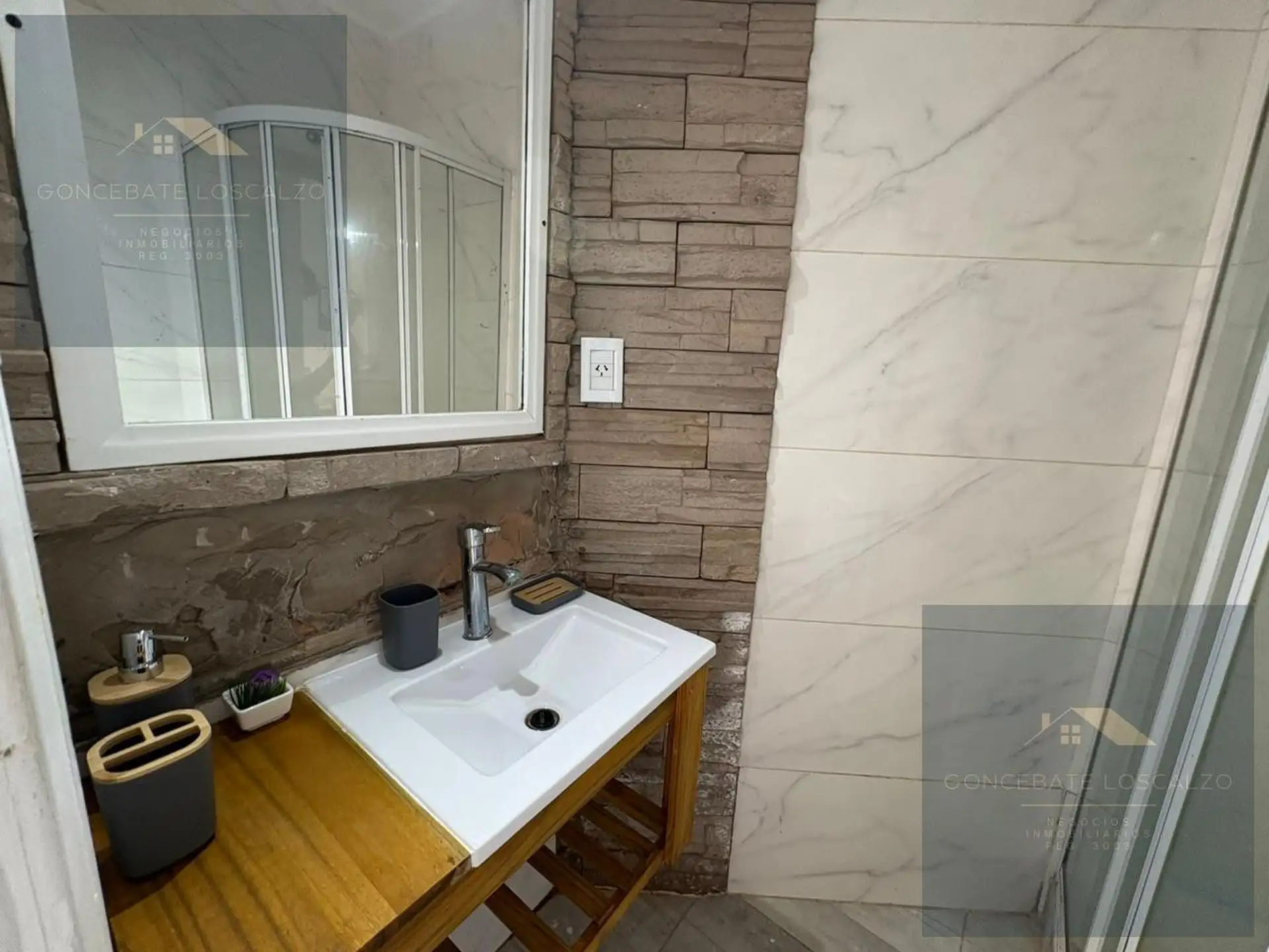 Depto 1 amb, 26m² con ascensor — Centro