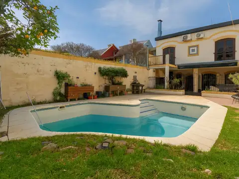 Venta Casa 5 amb V. Urquiza jardin pileta cochera