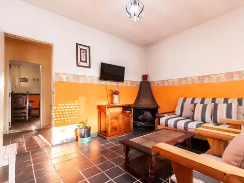 VENTA CASA 4 AMB C/JARDIN,PATIO Y COCHERA-GUILLÓN