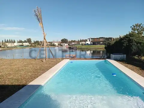 Casa en venta de 5 ambientes a la laguna en una planta en Barrio San Matias puertos Canton Escobar