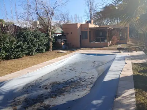 Casa en Venta con 2 cocheras