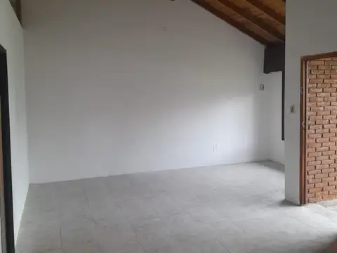 Casa en Alquiler con 1 cochera