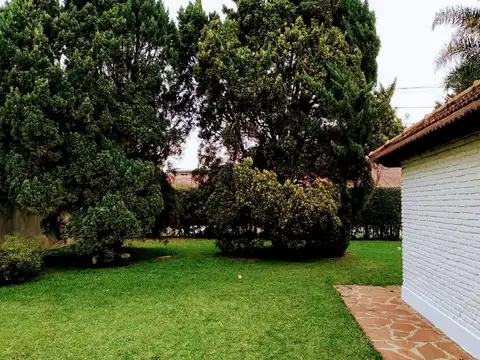 Santiago De Chile e/ Almirante Brown y Hernandez