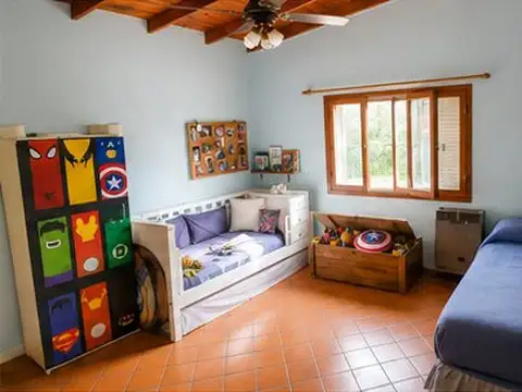 Casa 8 ambientes con 2 baños