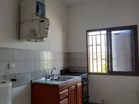 Casa 7 ambientes con 2 baños