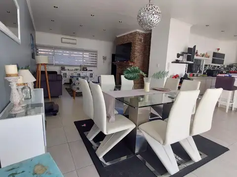 Venta Casa Ciudad Jardín 5 Amb Pileta Cochera Cred