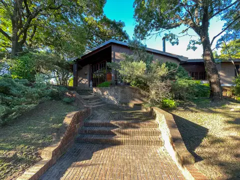 Casa parque en la ciudad, "La Mansion del Bosque"