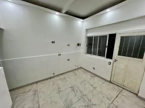 Depto Tipo Casa en Alquiler en Caseros, $ 360.000