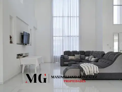 Casa 9 ambientes con 5 baños