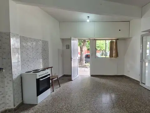 En alquiler PH 2 amb., PB frente, con entrada independiente.