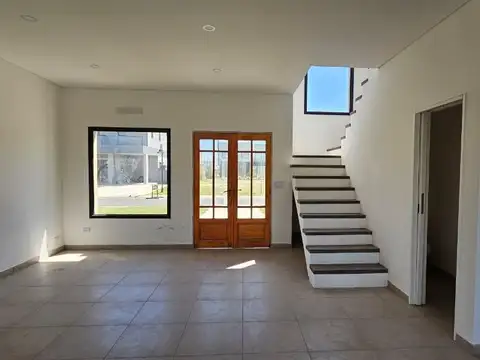 Casa en Alquiler en Vila Marina II, USD 1.900