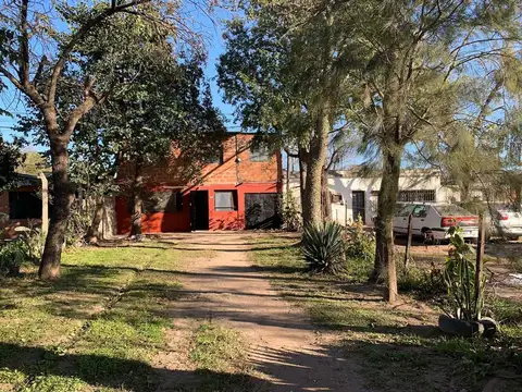 CASA AMPLIA EN BARRIO SAN MARTIN