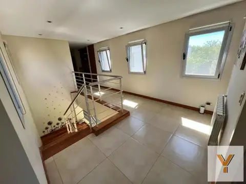 Casa en venta - 6 Dormitorios 5 Baños - La Plata